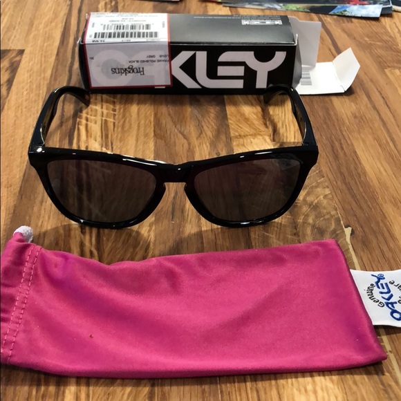 Oakley frog skins